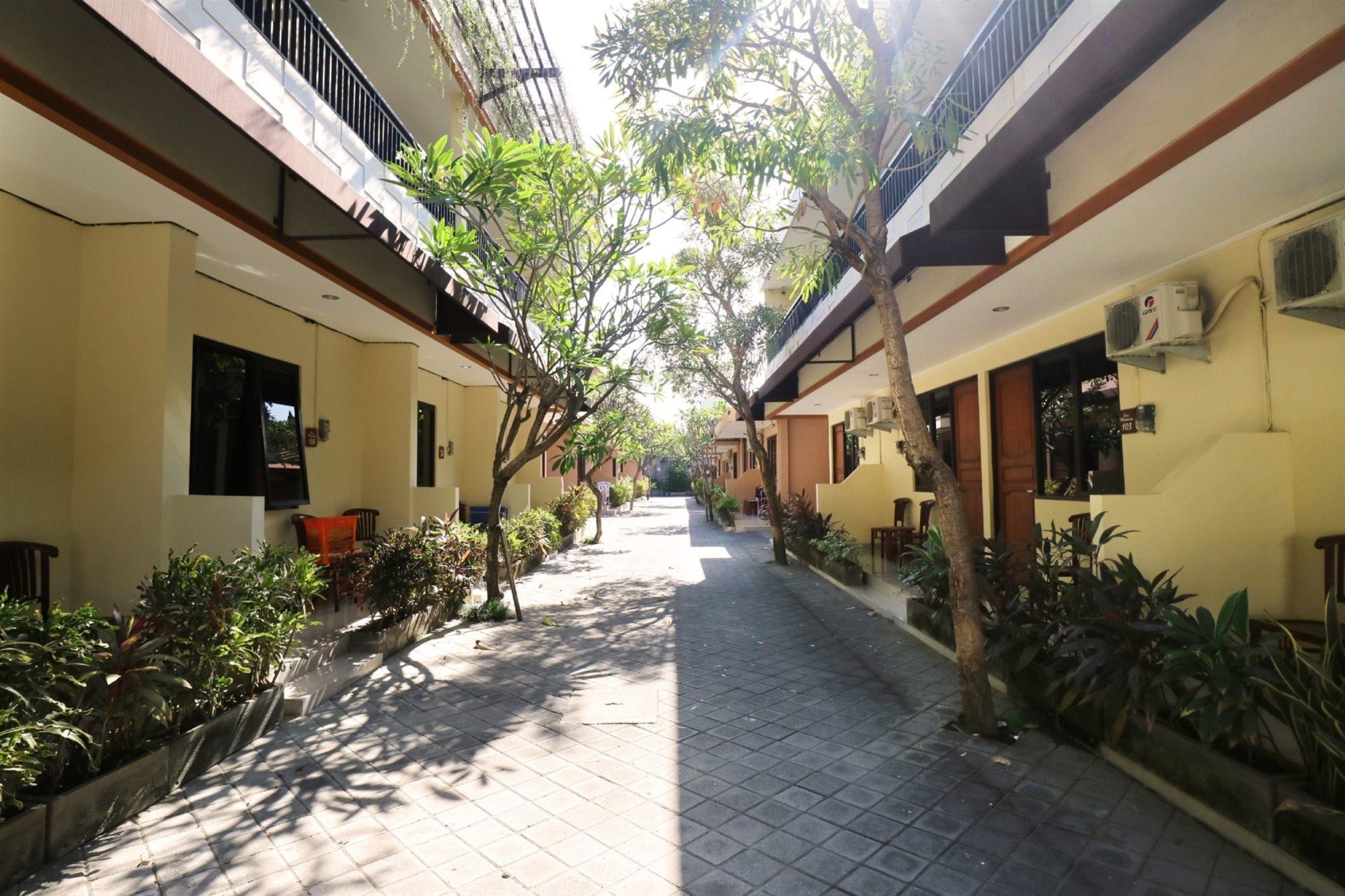 Dee Mansion Hotel Denpasar  Ngoại thất bức ảnh