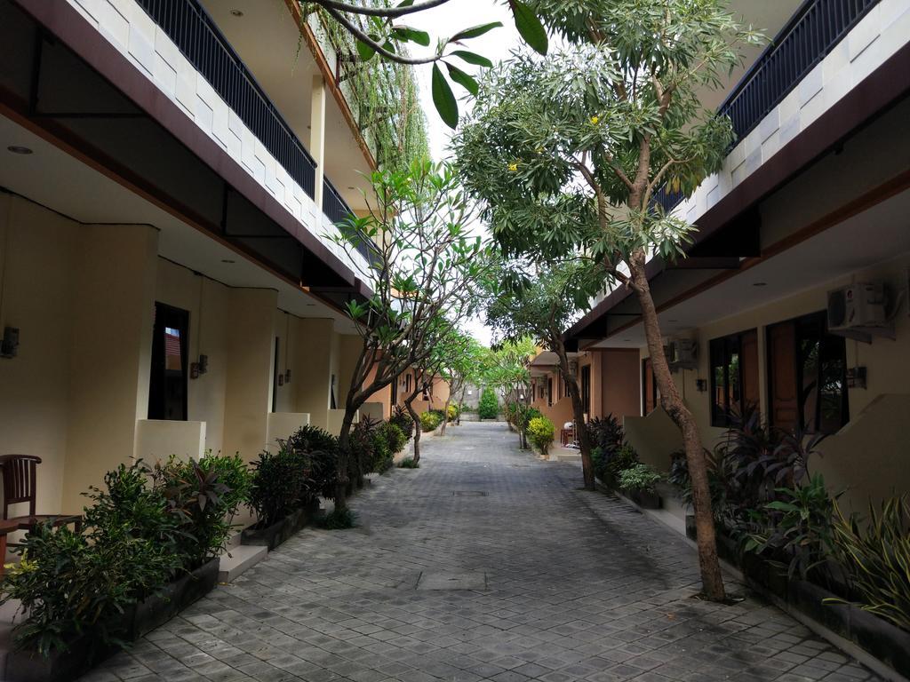 Dee Mansion Hotel Denpasar  Ngoại thất bức ảnh