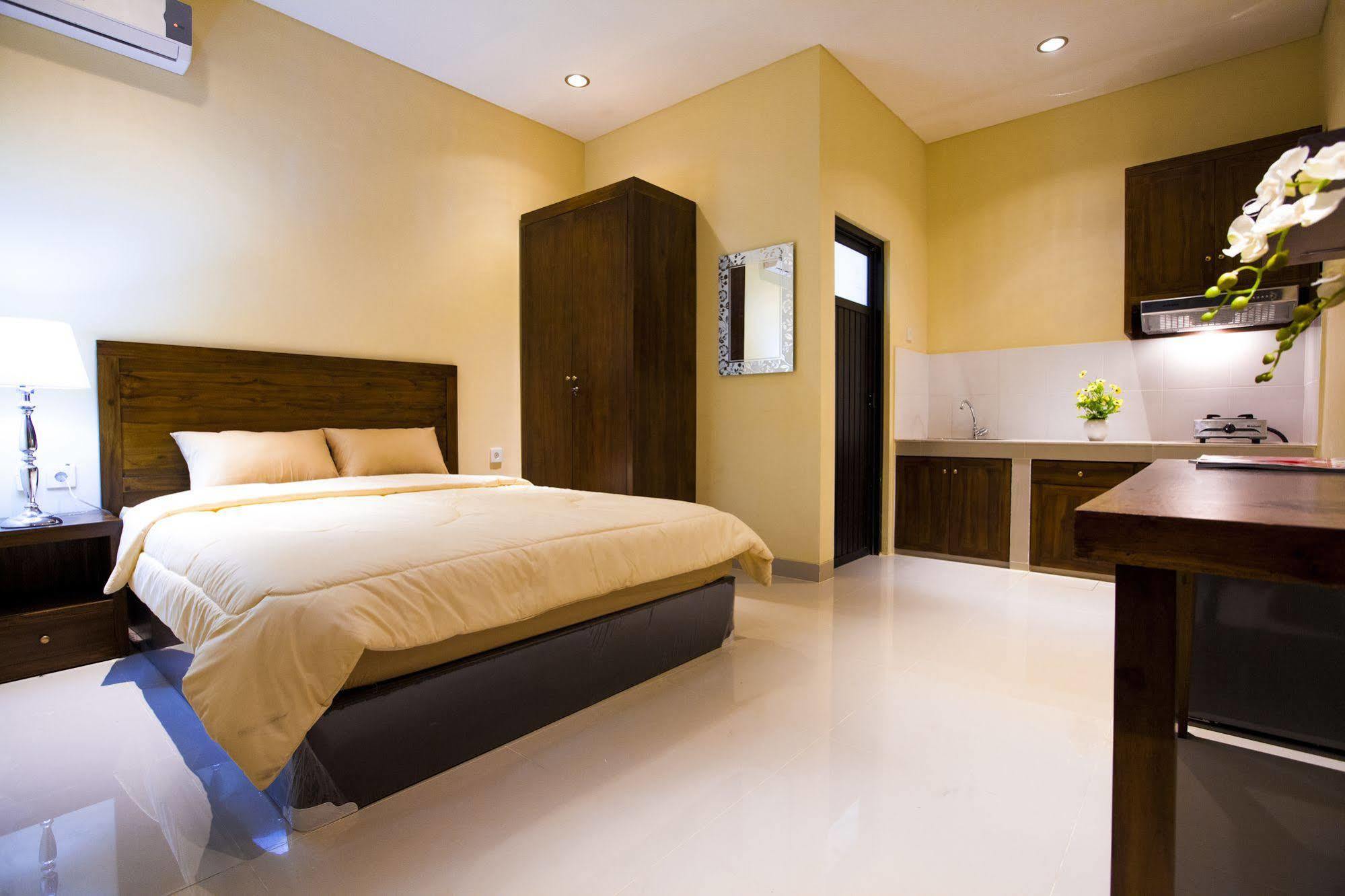 Dee Mansion Hotel Denpasar  Ngoại thất bức ảnh