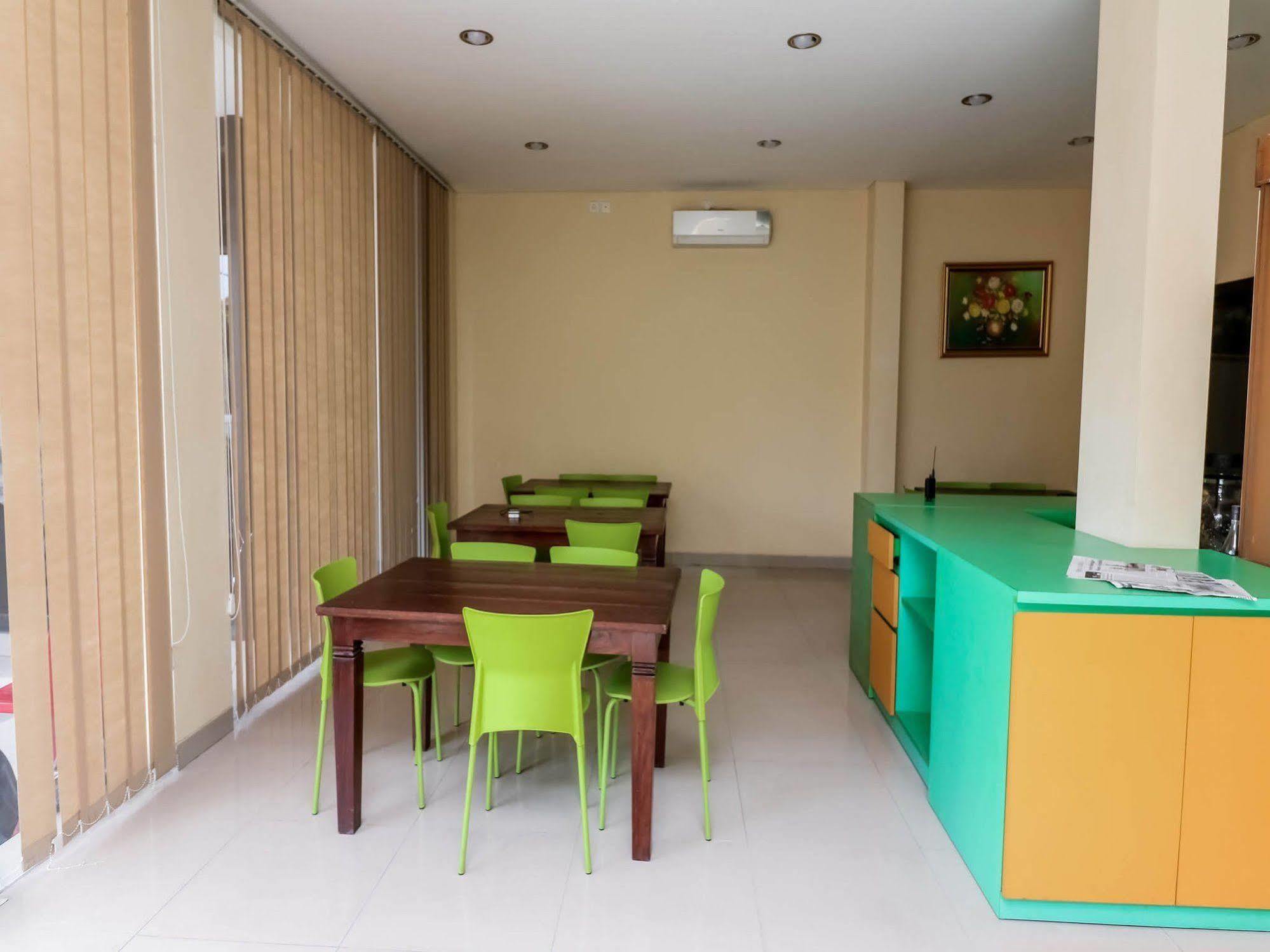 Dee Mansion Hotel Denpasar  Ngoại thất bức ảnh